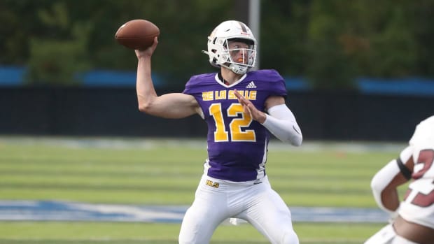 2023 quarterback Brady Drogosh throwing the football.